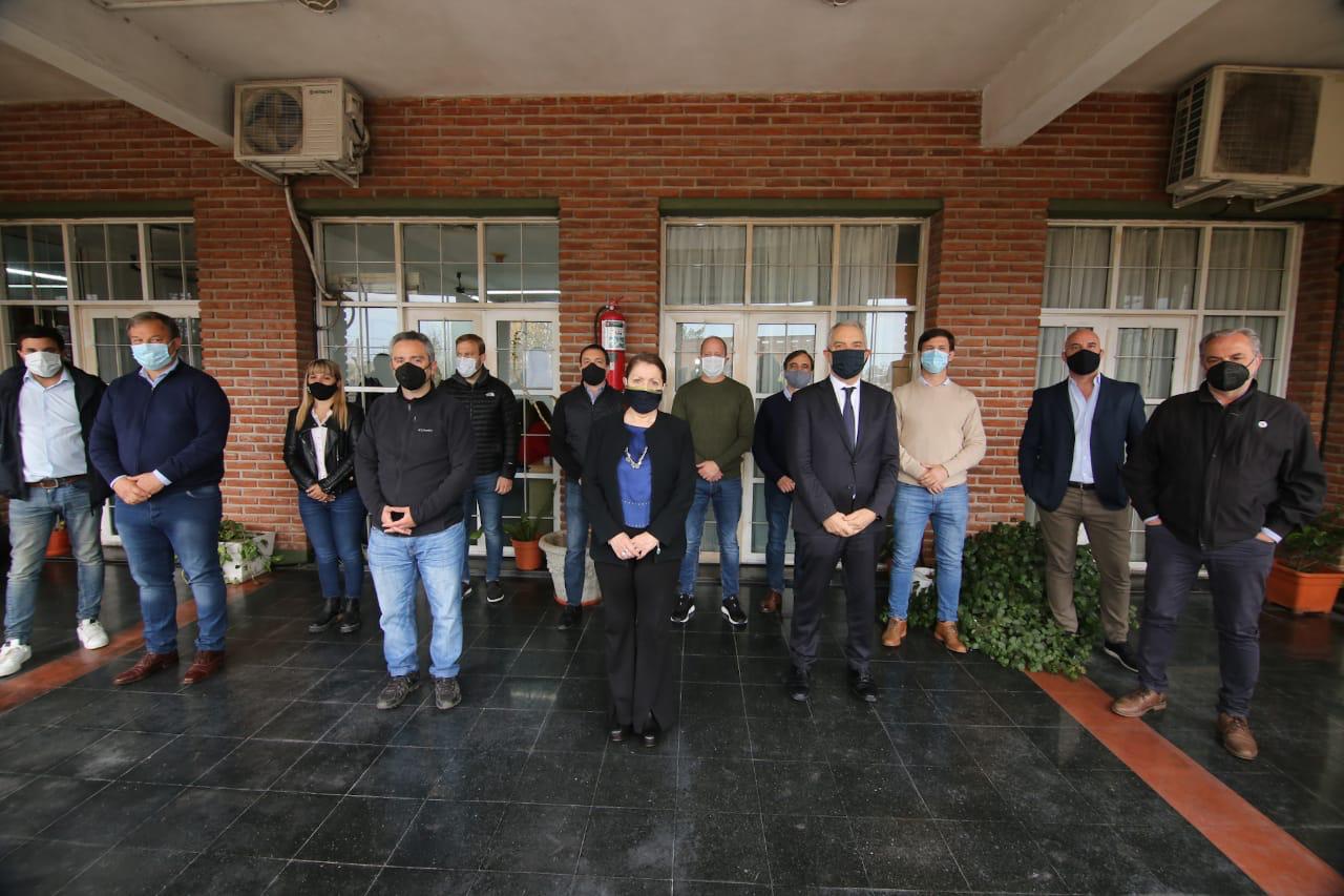 Photo of Intendentes y ministros analizaron la situación de la toma de Guernica