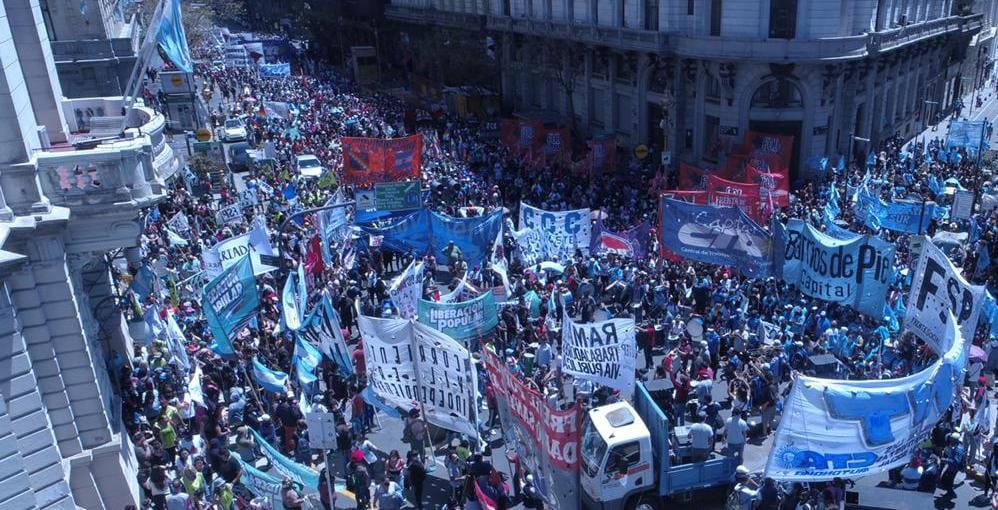 Photo of Masiva marcha contra Larreta: “Venimos una vez más a denunciar este modelo de hambre»