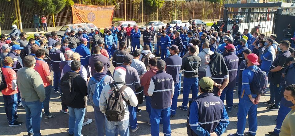 Photo of Con el apoyo de la UOM Quilmes, trabajadores de Gri Calviño se movilizaron frente al Ministerio de Trabajo