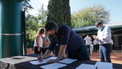 Photo of Merlo: Menéndez,  junto a Arroyo, entregó maquinarias a emprendedores y organizaciones locales