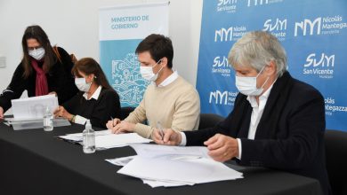 Photo of San Vicente: La Ministra García y el Intendente Mantegazza firmaron un convenio de cesión de tierras al Municipio