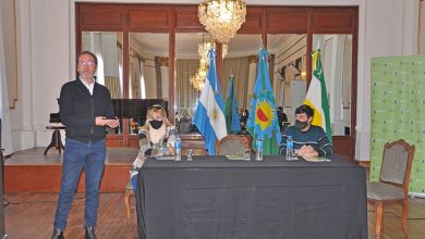 Photo of Carlos Casares: Torchio entrega microcréditos para impulsar la producción popular