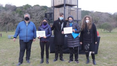 Photo of Morón: El Intendente entregó nuevas becas para el acceso al deporte y la cultura a familias del distrito