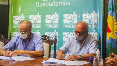 Photo of Tapalqué: El Intendente firmó el contrato para la pavimentación de barrios del distrito