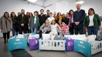 Photo of Mayra y Kreplak entregaron kits de programa Qunita Bonaerense a familias quilmeñas
