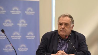 Photo of EDUARDO VALDÉS: «MILEI TIENE QUE REFLEXIONAR PORQUE NO LO ESTÁN ACOMPAÑANDO NI LOS PROPIOS. NADIE ELIGE UN PRESIDENTE PARA VIVIR PEOR»