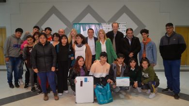 Photo of Andrés Watson y Verónica Magario reconocieron a las instituciones varelenses ganadoras del concurso “Voces Adolescentes”