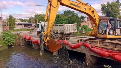 Photo of Continúan los operativos de limpieza de los arroyos y de desobstrucción de sumideros en la zona oeste del distrito
