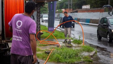 Photo of Alerta Roja: Mayra Mendoza coordinó los trabajos municipales de servicios públicos y la asistencia a vecinos