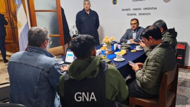 Photo of Mendoza: 17 personas detenidas por contrabando de armas