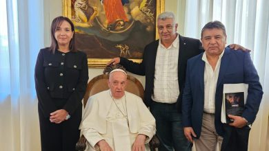Photo of El titular de la UATRE le entregó al Papa Francisco un trabajo para erradicar el hambre en la Argentina