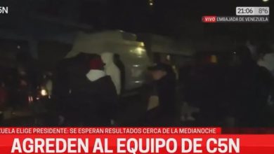 Photo of VIDEO: así agredieron a un periodista de C5N en la embajada de Venezuela