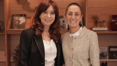 Photo of Cristina Fernández de Kirchner en México con la electa Presidenta