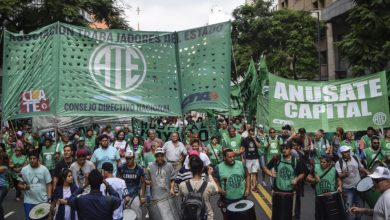 Photo of ATE CAPITAL PARA Y MARCHA HOY EN EL DÍA DE SAN CAYETANO