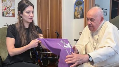 Photo of “Muy preocupante”: el papa Francisco criticó las visitas de diputados de LLA a genocidas