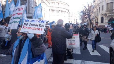 Photo of Las fuerzas de seguridad reprimen una nueva marcha de jubilados y jubiladas