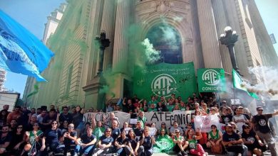 Photo of ATE denunció al gobernador Pullaro por allanamientos y detenciones ilegales luego de rechazar las paritarias