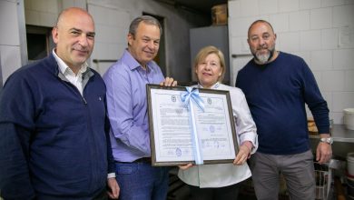 Photo of EMOTIVO RECONOCIMIENTO MUNICIPAL A UNA VECINA EMPRENDEDORA QUE GANÓ EL CAMPEONATO NACIONAL DE PAN DULCE ARTESANAL