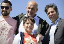 Photo of Kicillof entregó 60 viviendas a familias de Pehuajó