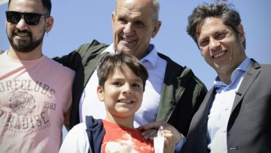 Photo of Kicillof entregó 60 viviendas a familias de Pehuajó