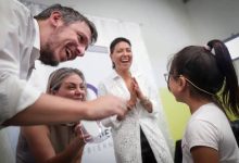 Photo of MAYRA ENTREGÓ ANTEOJOS DEL PROGRAMA «VER PARA APRENDER» A ALUMNOS Y ALUMNAS DE LAS ESCUELAS PRIMARIAS Nº 65, Nº 87 Y Nº 42