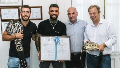 Photo of ENTREGARON UN RECONOCIMIENTO A FRANCO TENAGLIA, CAMPEÓN DE BOXEO Y VECINO DE BURZACO