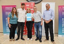 Photo of LARROQUE Y GHI ENTREGARON ESCRITURAS EN MORÓN: “UN ACTO DE JUSTICIA QUE DA DIGNIDAD A LAS FAMILIAS”