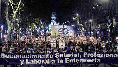 Photo of CABA: Sindicato de Enfermería escrachó a “diputados panqueques” en la Legislatura