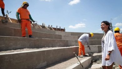 Photo of MAYRA RECORRIÓ EL AVANCE DE LAS OBRAS EN LA PLAZA ARA SAN JUAN-PASEO DE LA LEALTAD Y DIALOGÓ CON LOS VECINOS Y VECINAS