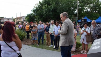 Photo of EMOTIVO HOMENAJE DEL MUNICIPIO A DOS VECINOS DE ALMIRANTE BROWN