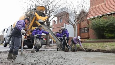Photo of MAYRA SUPERVISÓ TRABAJOS DE BACHEO EN HORMIGÓN EN QUILMES OESTE Y DIALOGÓ CON LOS VECINOS