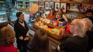 Photo of MAYRA RECORRIÓ LA AVENIDA ANDRÉS BARANDA Y CHARLÓ CON COMERCIANTES Y VECINOS