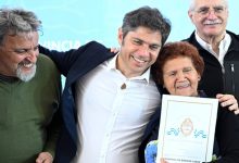 Photo of “Mi escritura, mi casa”: Kicillof y Menéndez entregaron títulos gratuitos a familias de Merlo