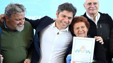 Photo of “Mi escritura, mi casa”: Kicillof y Menéndez entregaron títulos gratuitos a familias de Merlo