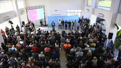 Photo of KICILLOF VISITÓ OBRAS Y ENTREGÓ ESCRITURAS EN LIBERTAD JUNTO AL INTENDENTE MENÉNDEZ