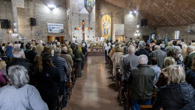 Photo of CON UNA MISA DEL OBISPO JORGE LUGONES, LA PARROQUIA SAN GABRIEL CELEBRÓ SUS 150 AÑOS DE VIDA