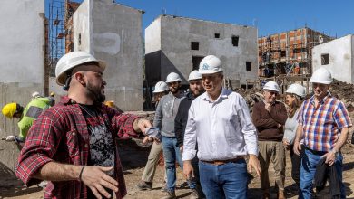 Photo of CASCALLARES RECORRIÓ LAS OBRAS DEL NUEVO BARRIO DE VIVIENDAS EN DON ORIONE