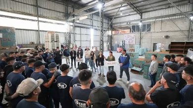 Photo of MAYRA JUNTO A LA DIPUTADA NACIONAL VANESA SILEY Y REPRESENTANTES DE LA UOM RECORRIERON LA EMPRESA “RENANIA” DE BERNAL OESTE