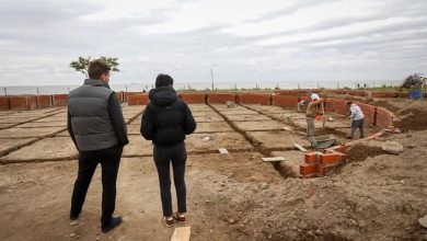 Photo of MAYRA RECORRIÓ LA CONSTRUCCIÓN DE LA PILETA DEL SINDICATO DE EMPLEADOS DE COMERCIO Y LAS OBRAS DE AGUA POTABLE EN EL BARRIO EL FORTÍN