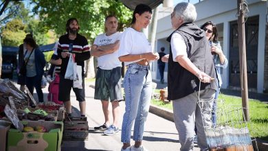 Photo of MAYRA RECORRIÓ LA FERIA DE DON BOSCO PARA DIALOGAR CON VECINOS, VECINAS Y COMERCIANTES