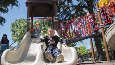 Photo of EL MUNICIPIO RENUEVA ESPACIOS E INSTALA APARATOS DE SALUD Y JUEGOS INFANTILES EN LA PLAZA BELGRANO DE BURZACO