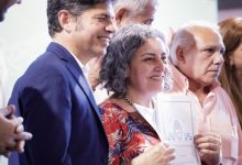Photo of KICILLOF ENTREGÓ 700 ESCRITURAS GRATUITAS A FAMILIAS DE AVELLANEDA