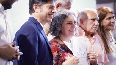 Photo of KICILLOF ENTREGÓ 700 ESCRITURAS GRATUITAS A FAMILIAS DE AVELLANEDA