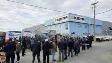 Photo of TRABAJADORES TOMARON LA FÁBRICA AIRES DEL SUR