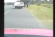 Photo of Peligro en Ruta 2: Transporte detuvo a conductor por circular con carga sobresaliente y poner en riesgo la seguridad vial
