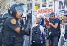 Photo of VIDEO: La POLICÍA REPRIMIÓ a TRABAJADORES DESPEDIDOS en la 9 de JULIO