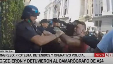 Photo of AGREDEN A UN CAMARÓGRAFO EN UNA MANIFESTACIÓN FRENTE AL CONGRESO
