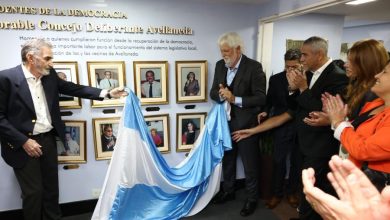 Photo of Barrueco y Ferraresi inauguraron el hall “Presidentes de la democracia”