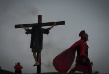 Photo of MALVINAS ARGENTINAS VIVIÓ el VIA CRUCIS junto a sus COMUNIDADES PARROQUIALES
