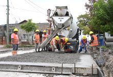 Photo of Nardini visitó la obra de repavimentación de la calle Hooke en Grand Bourg